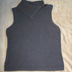 GAP Sleeveless gray turtleneck with button collar